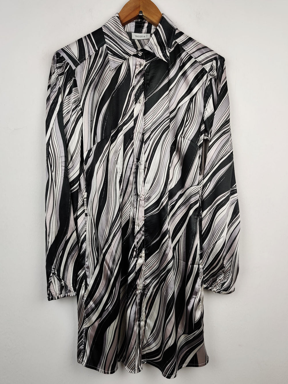 Buy online pre-used pre-loved 100% authentic & Original branded Yessica (SWT-1824) available in Pakistan. Top international brands avilable.