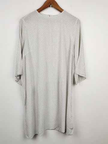 Buy online pre-used pre-loved 100% authentic & Original branded Unknown Brand (SWT-1826) available in Pakistan. Top international brands avilable.
