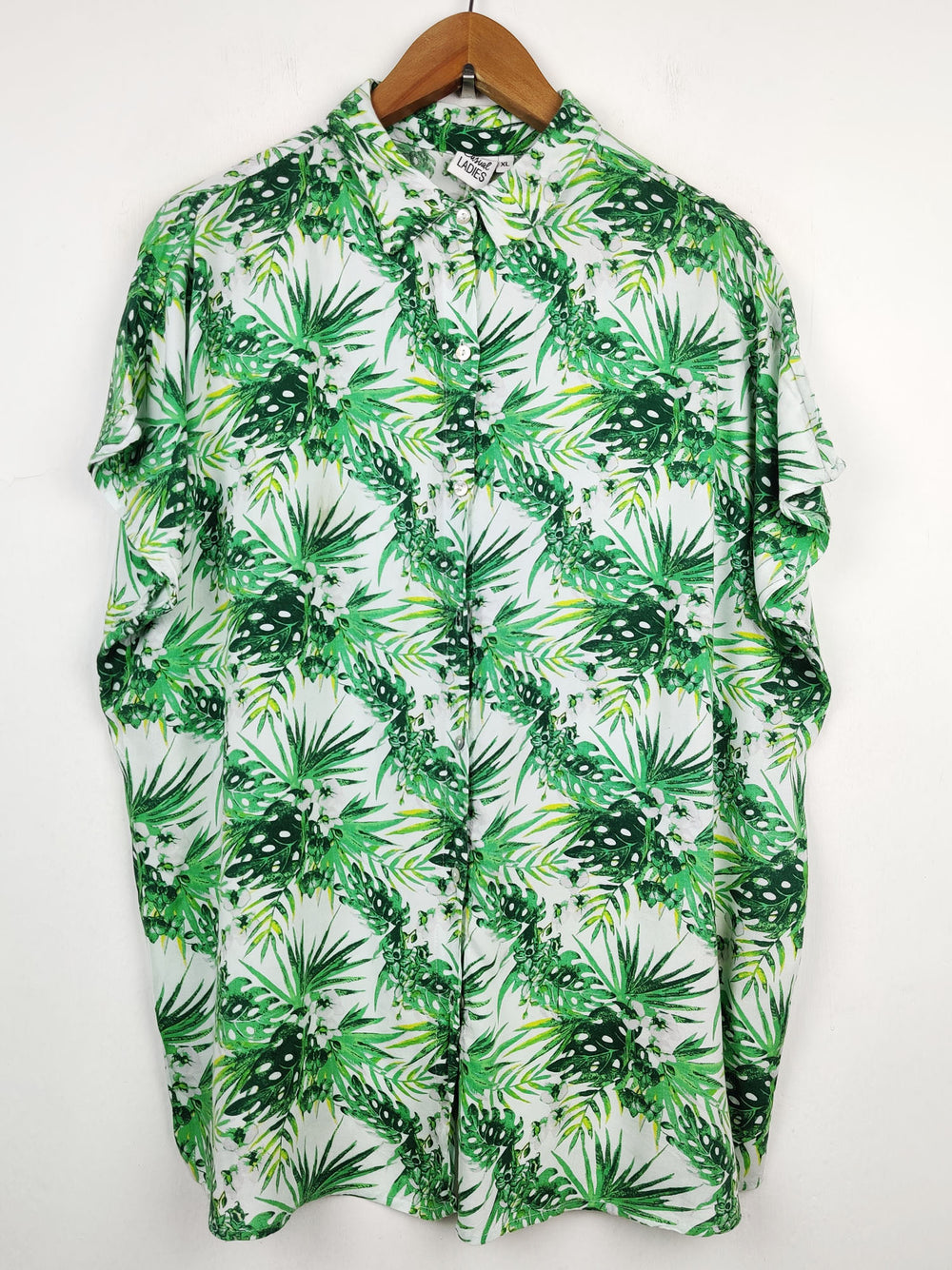 Buy online pre-used pre-loved 100% authentic & Original branded Casual Ladies (SWT-1840) available in Pakistan. Top international brands avilable.