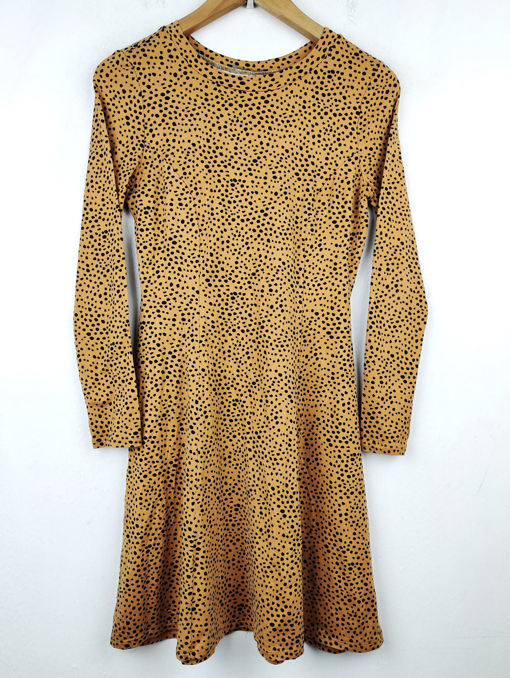 Buy online pre-used pre-loved 100% authentic & Original branded George (SWT-185) available in Pakistan. Top international brands avilable.