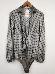 Buy online pre-used pre-loved 100% authentic & Original branded Extyn (SWT-1875) available in Pakistan. Top international brands avilable.