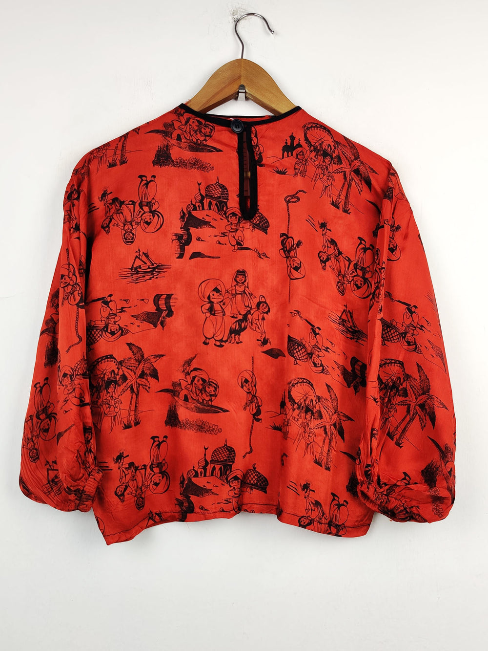 Buy online pre-used pre-loved 100% authentic & Original branded Unknown Brand (SWT-1926) available in Pakistan. Top international brands avilable.