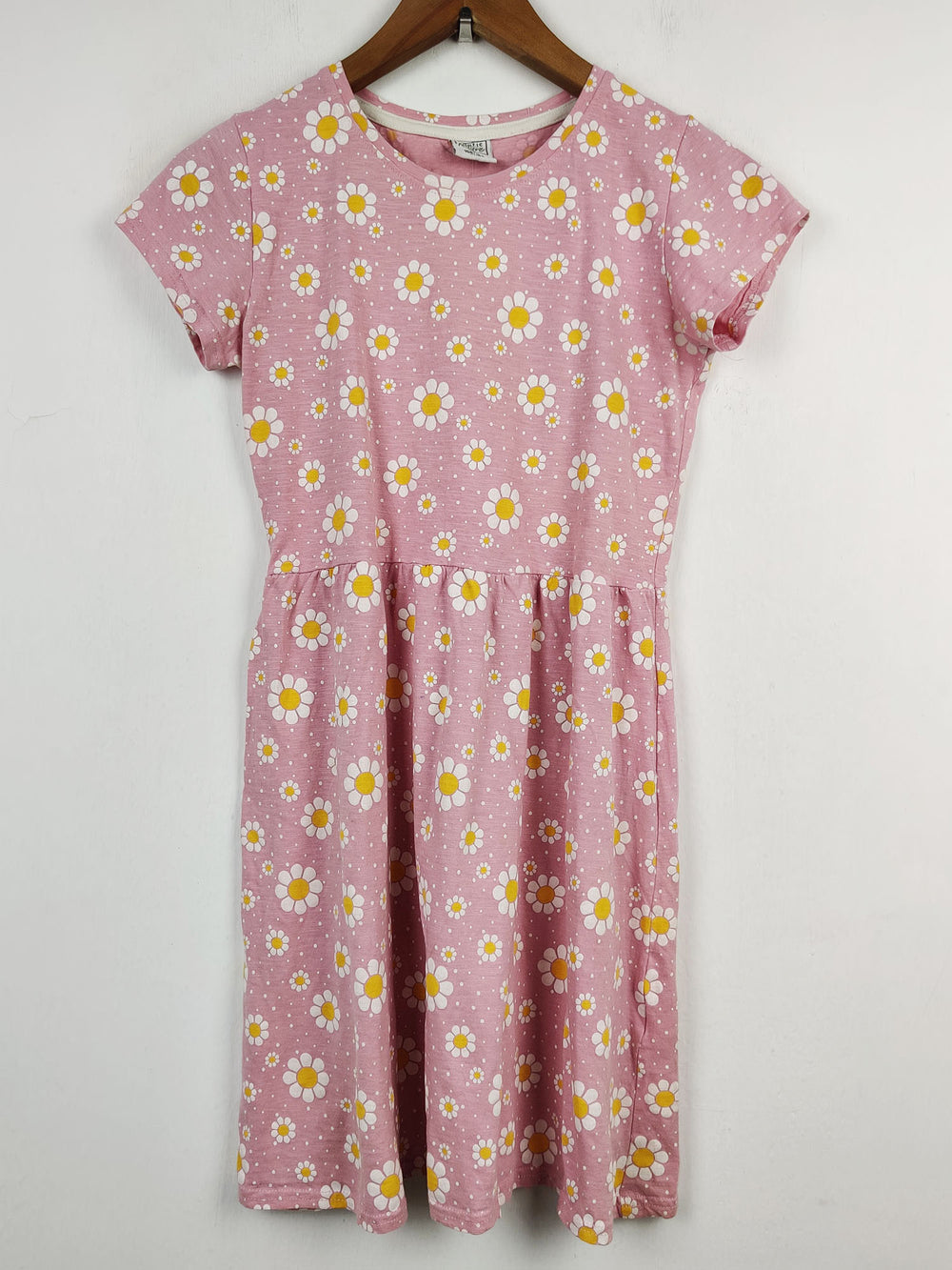 Buy online pre-used pre-loved 100% authentic & Original branded Identic Nature (SWT-1944) available in Pakistan. Top international brands avilable.