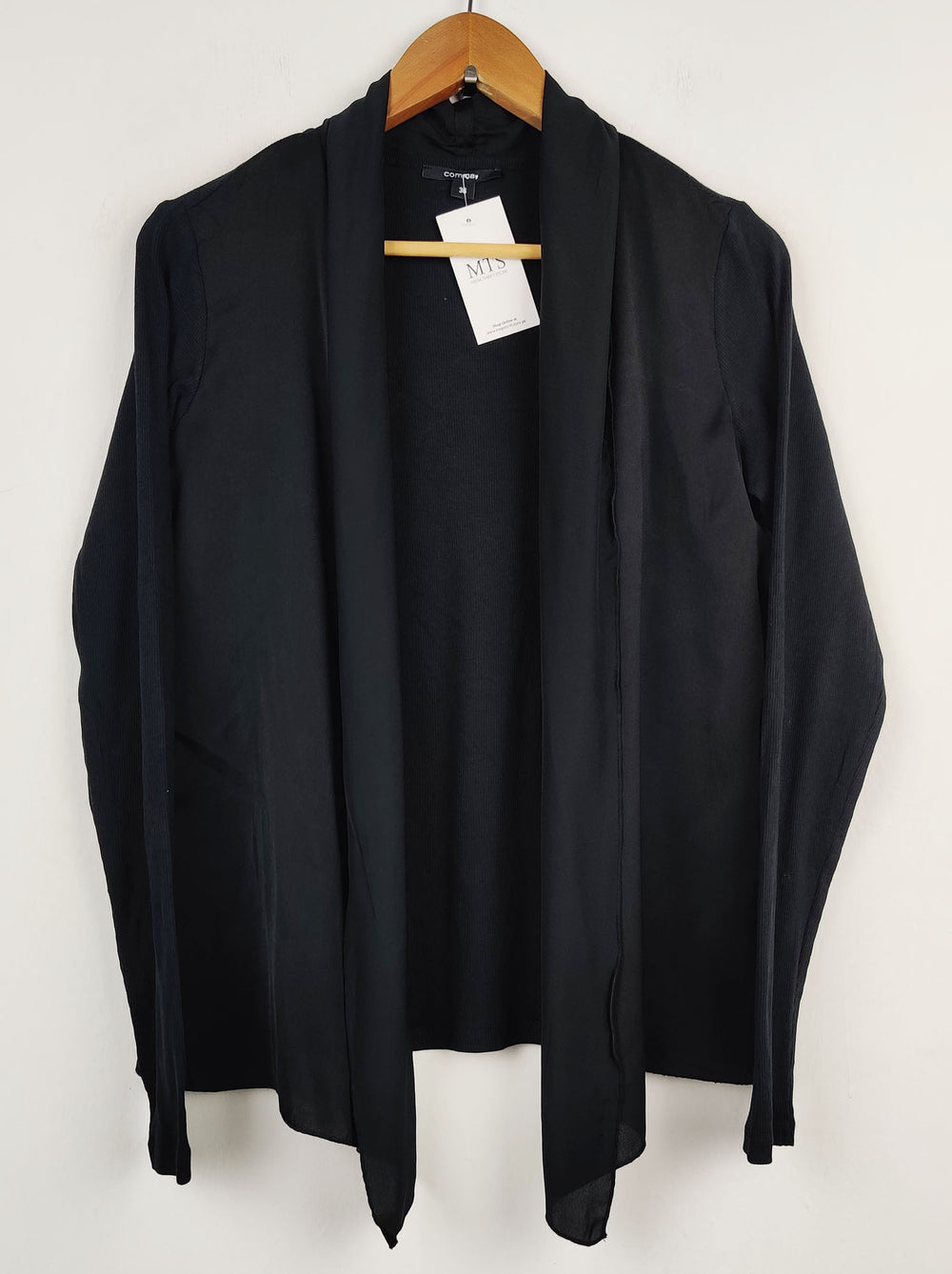 Buy online pre-used pre-loved 100% authentic & Original branded Comma (SWT-1993) available in Pakistan. Top international brands avilable.