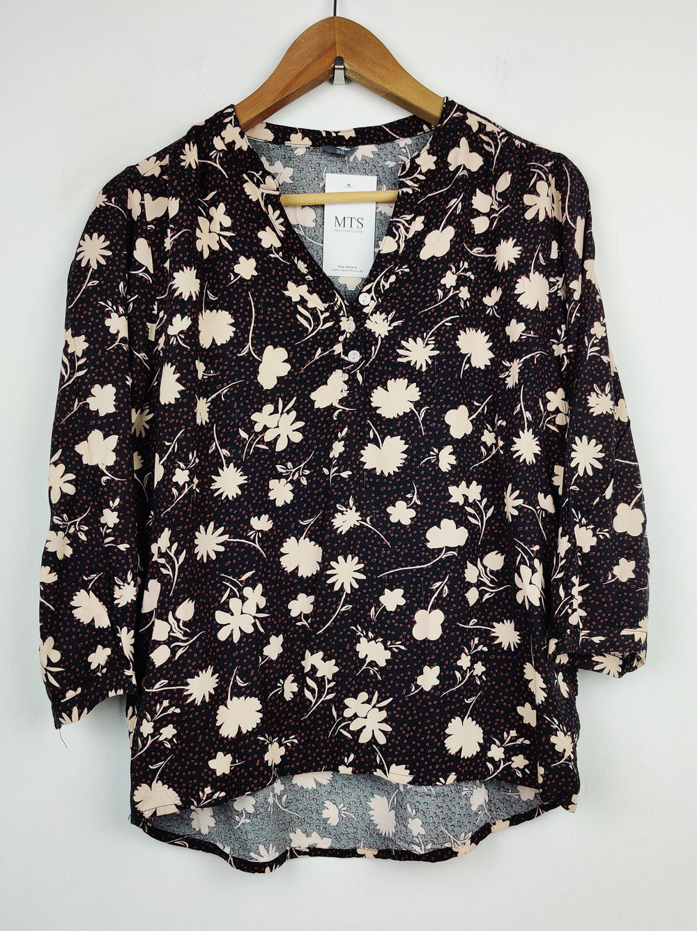 Buy online pre-used pre-loved 100% authentic & Original branded Zeeman (SWT-2009) available in Pakistan. Top international brands avilable.