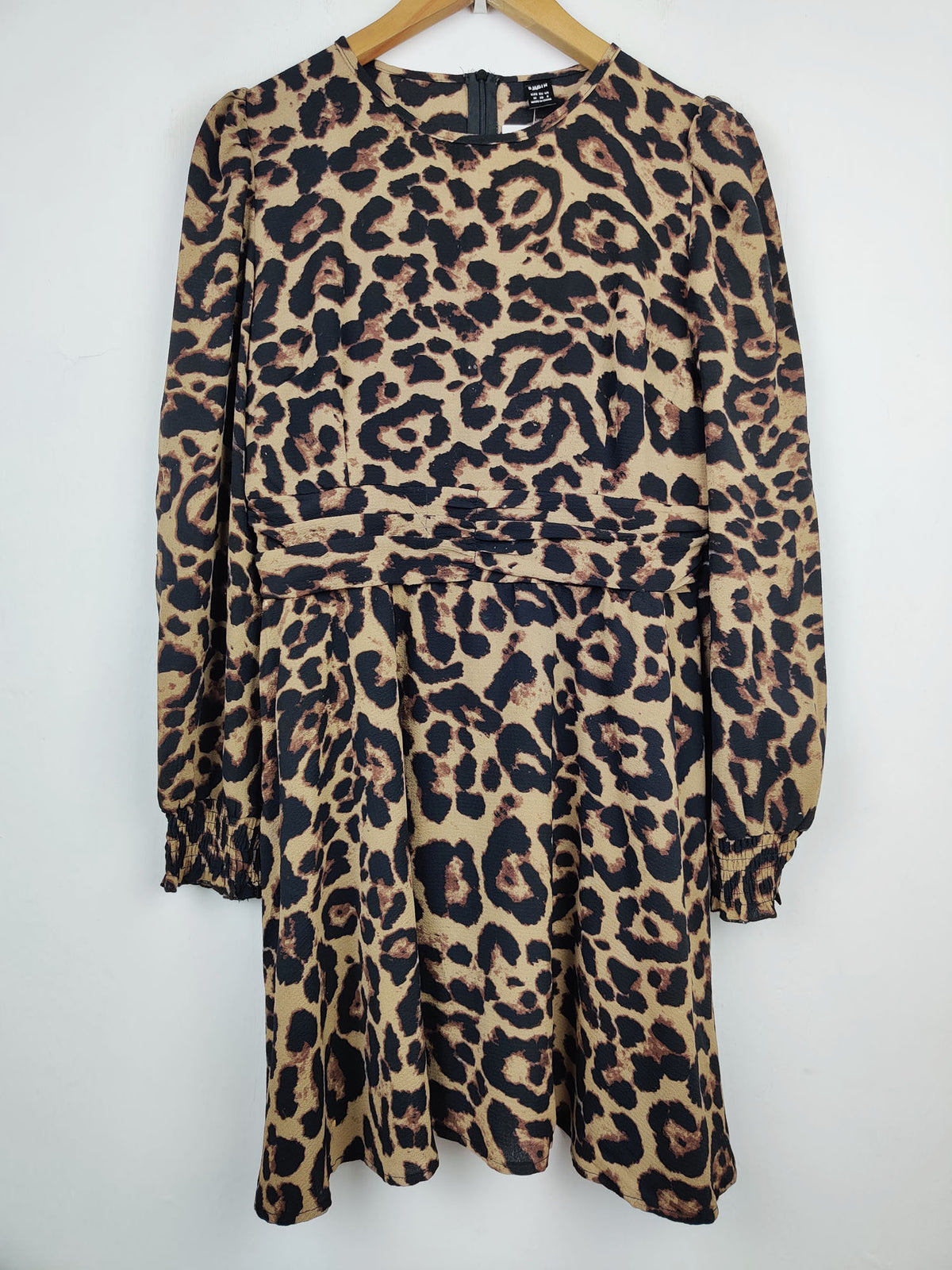 Buy online pre-used pre-loved 100% authentic & Original branded Shein (SWT-2043) available in Pakistan. Top international brands avilable.