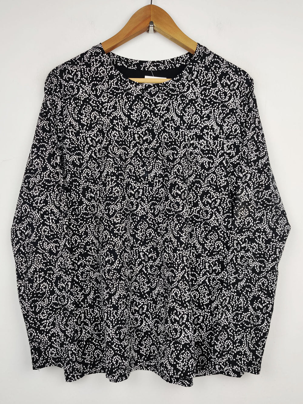 Buy online pre-used pre-loved 100% authentic & Original branded Unknown Brand (SWT-2081) available in Pakistan. Top international brands avilable.