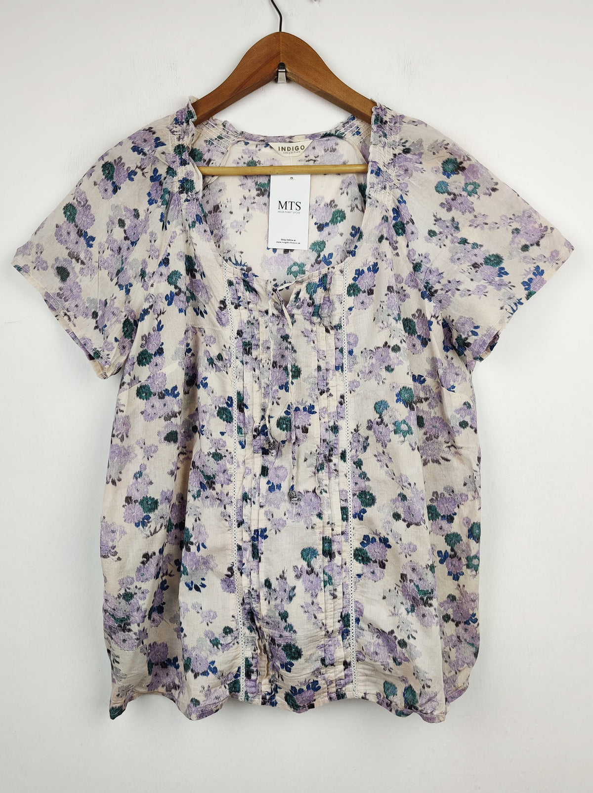 Buy online pre-used pre-loved 100% authentic & Original branded Marks & Spencer (SWT-2109) available in Pakistan. Top international brands avilable.