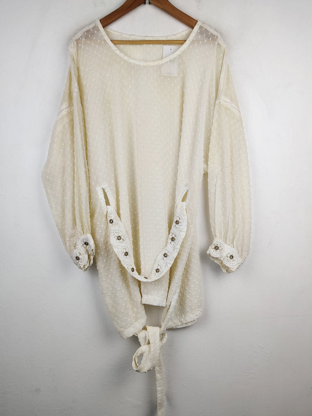 Buy online pre-used pre-loved 100% authentic & Original branded Unknown Brand (SWT-210) available in Pakistan. Top international brands avilable.