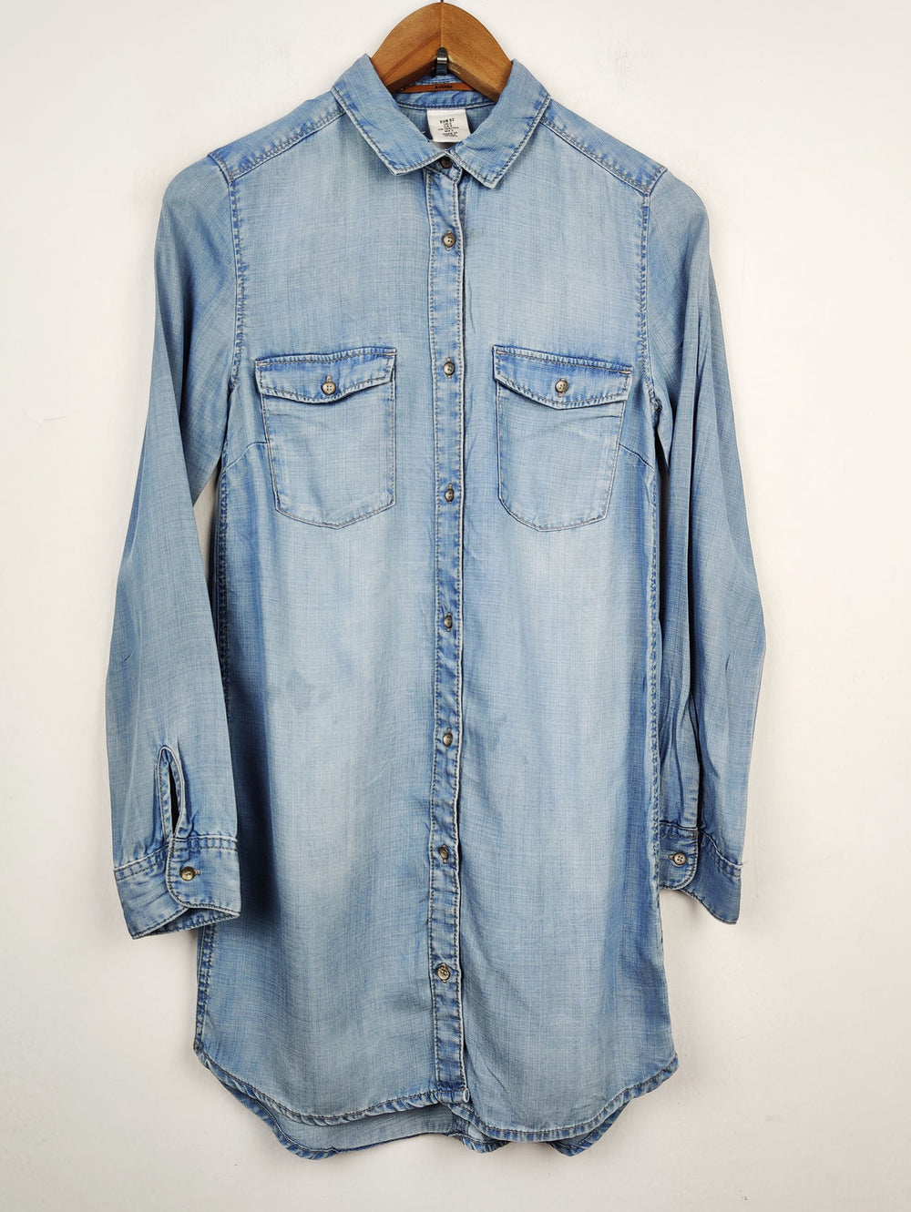 Buy online pre-used pre-loved 100% authentic & Original branded Unknown Brand (SWT-2141) available in Pakistan. Top international brands avilable.