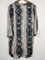 Buy online pre-used pre-loved 100% authentic & Original branded Topshop (SWT-2237) available in Pakistan. Top international brands avilable.