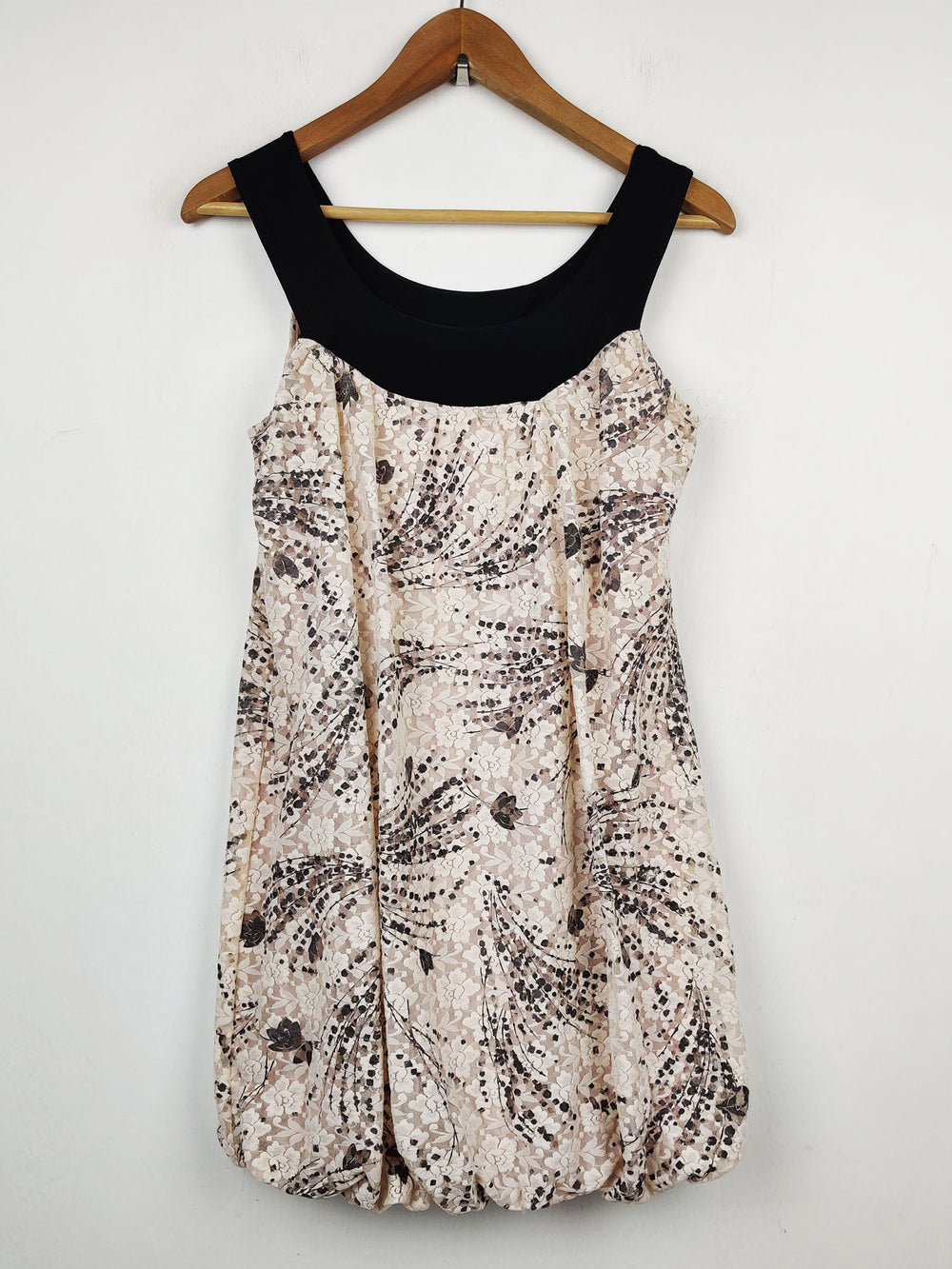 Buy online pre-used pre-loved 100% authentic & Original branded Quiz (SWT-2275) available in Pakistan. Top international brands avilable.