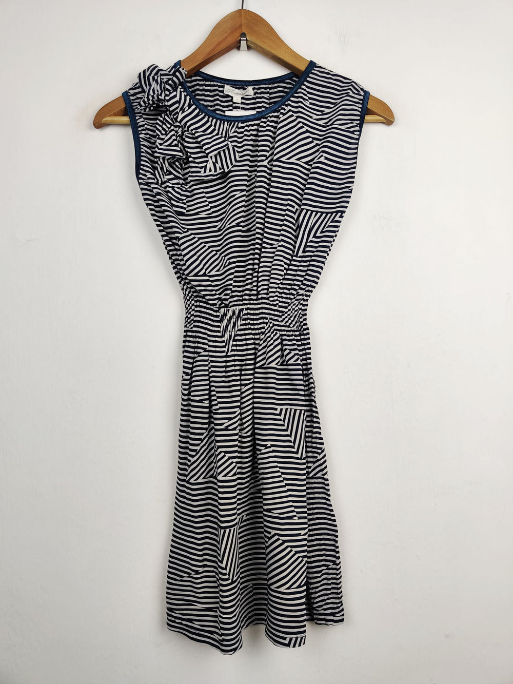 Buy online pre-used pre-loved 100% authentic & Original branded Glamorous (SWT-2413) available in Pakistan. Top international brands avilable.