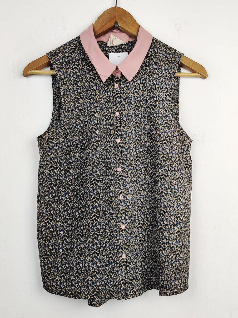 Buy online pre-used pre-loved 100% authentic & Original branded Unknown Brand (SWT-2432) available in Pakistan. Top international brands avilable.