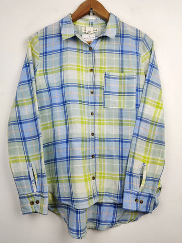 Buy online pre-used pre-loved 100% authentic & Original branded L.O.G.G (SWT-2482) available in Pakistan. Top international brands avilable.