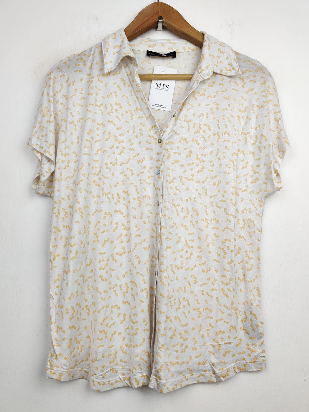 Buy online pre-used pre-loved 100% authentic & Original branded Marks & Spencer (SWT-2519) available in Pakistan. Top international brands avilable.