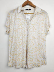 Buy online pre-used pre-loved 100% authentic & Original branded Marks & Spencer (SWT-2519) available in Pakistan. Top international brands avilable.