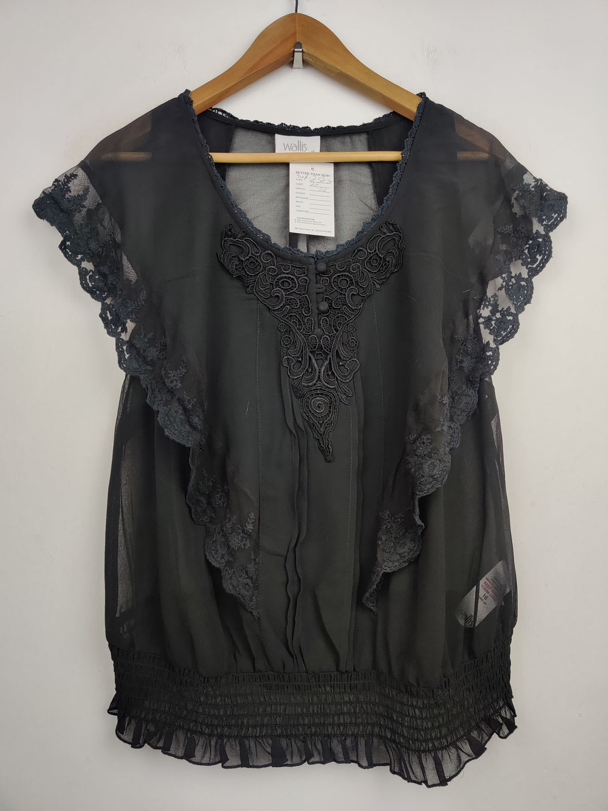 Buy online pre-used pre-loved 100% authentic & Original branded Wallis (SWT-2522) available in Pakistan. Top international brands avilable.