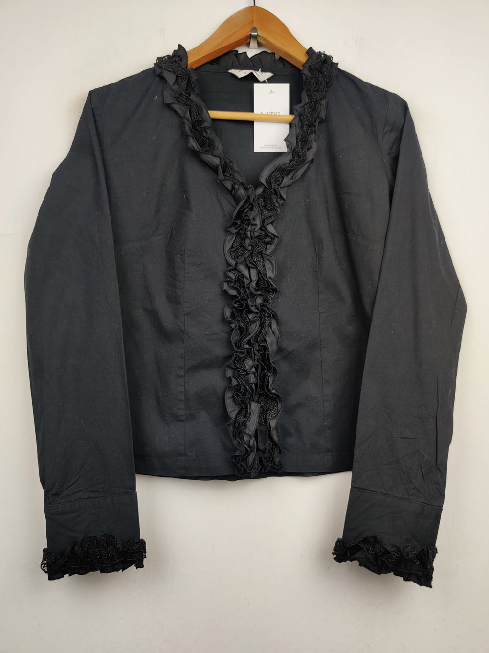 Buy online pre-used pre-loved 100% authentic & Original branded Atmosphere (SWT-2563) available in Pakistan. Top international brands avilable.