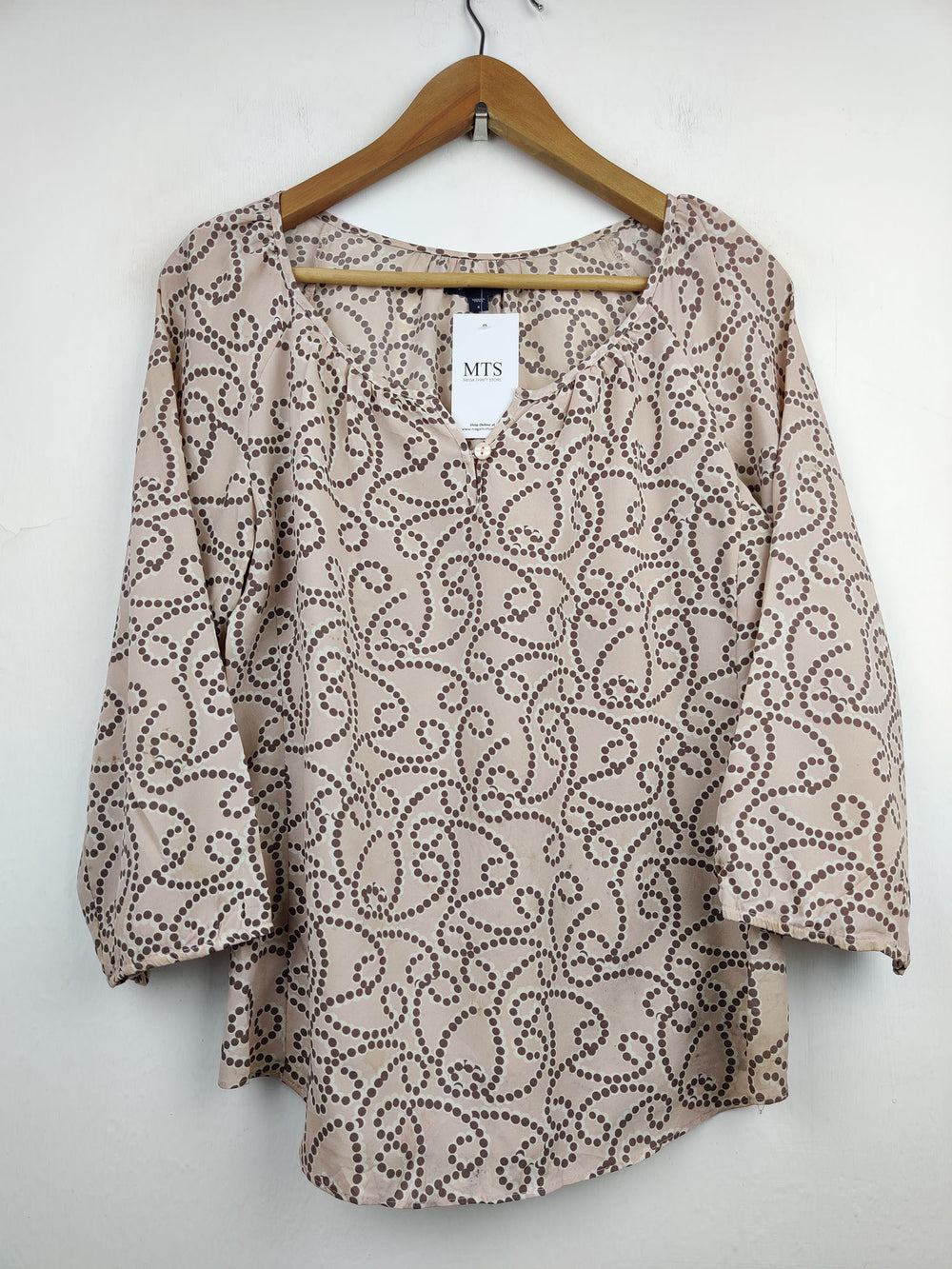 Buy online pre-used pre-loved 100% authentic & Original branded Gap (SWT-2595) available in Pakistan. Top international brands avilable.