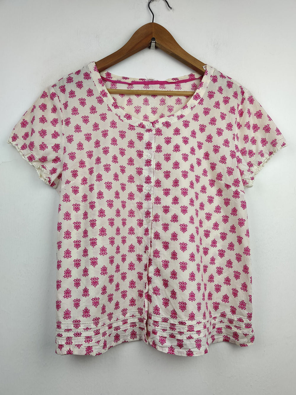 Buy online pre-used pre-loved 100% authentic & Original branded Joules (SWT-2636) available in Pakistan. Top international brands avilable.