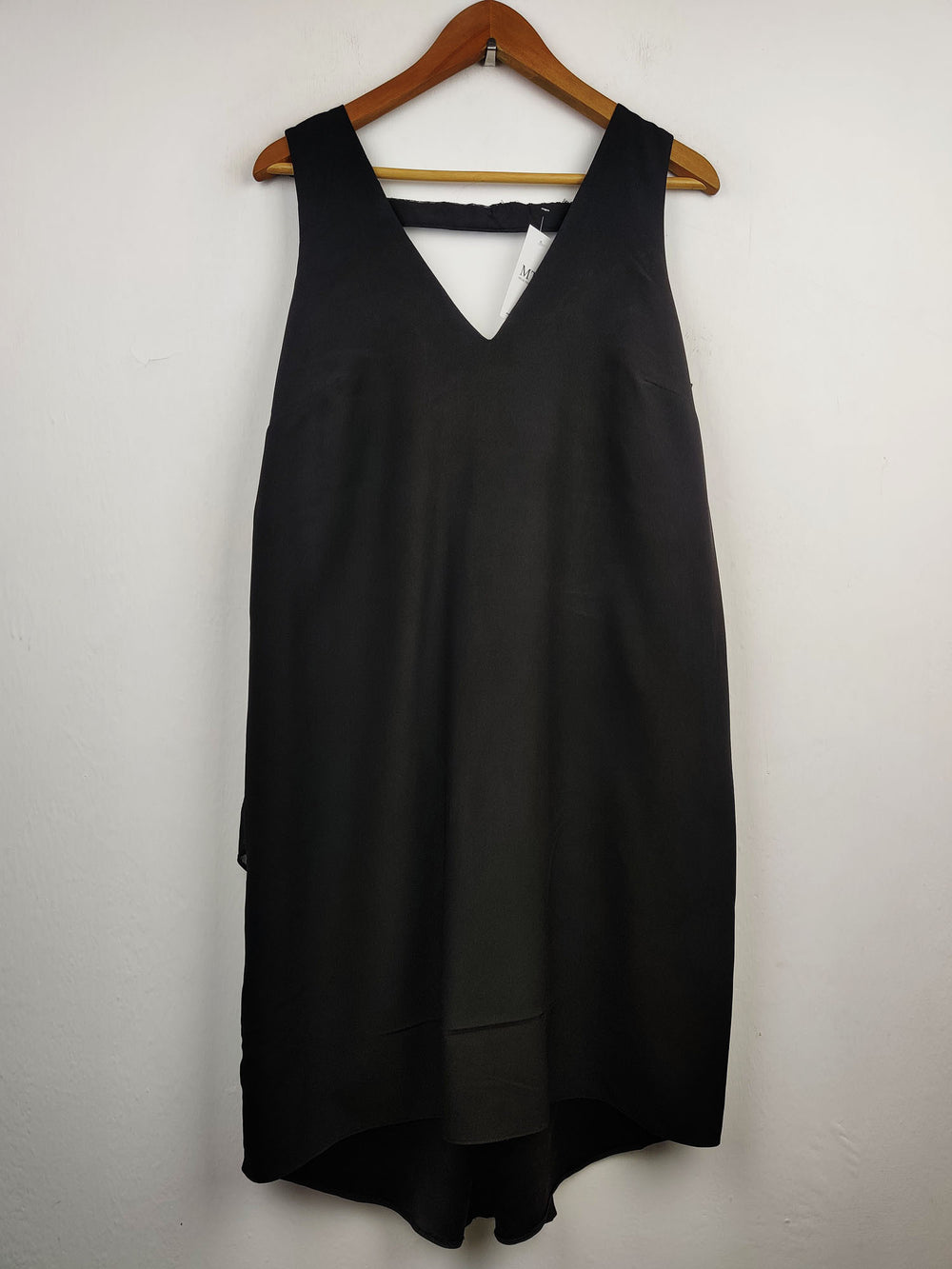 Buy online pre-used pre-loved 100% authentic & Original branded Wallis (SWT-2662) available in Pakistan. Top international brands avilable.