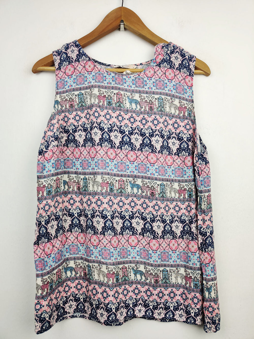 Buy online pre-used pre-loved 100% authentic & Original branded Tu (SWT-2694) available in Pakistan. Top international brands avilable.