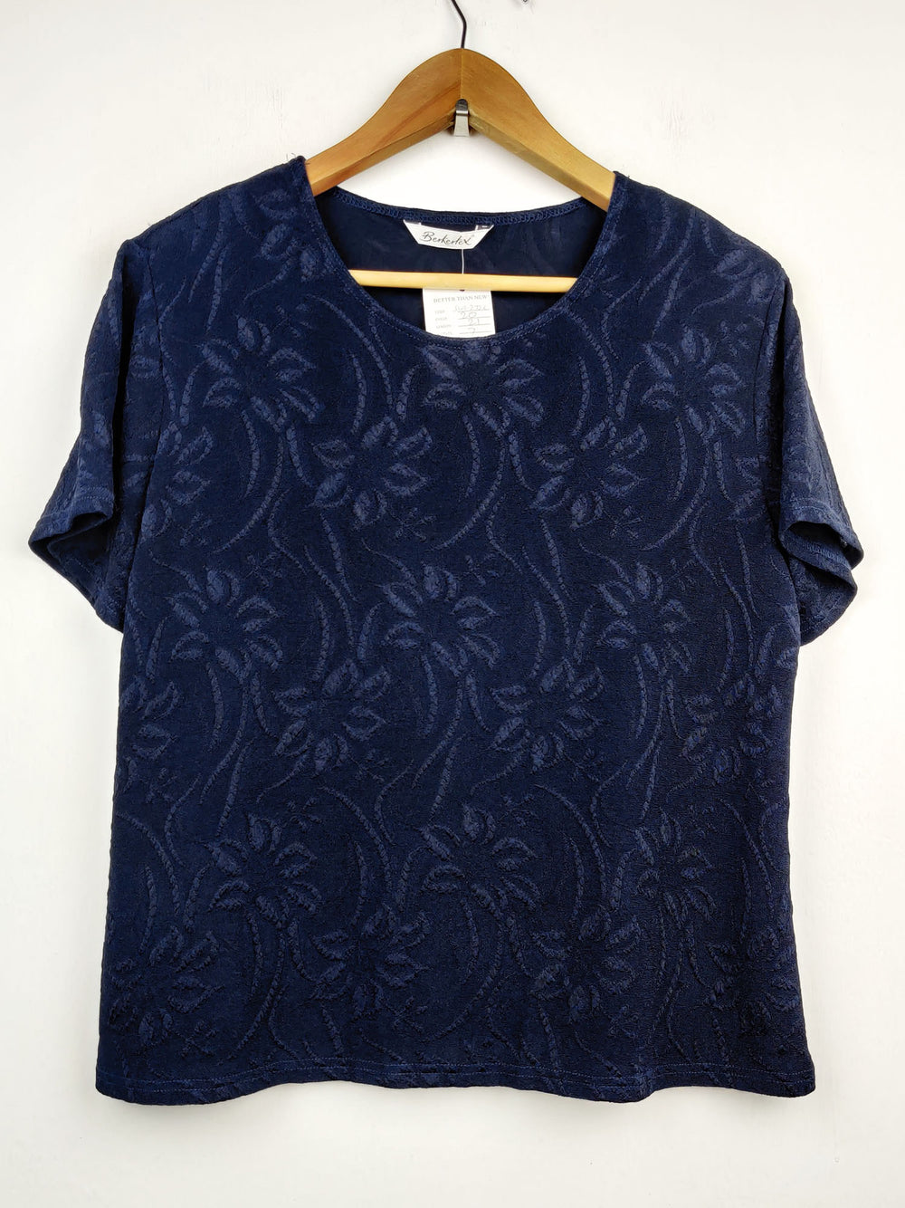 Buy online pre-used pre-loved 100% authentic & Original branded Berkertex (SWT-2726) available in Pakistan. Top international brands avilable.