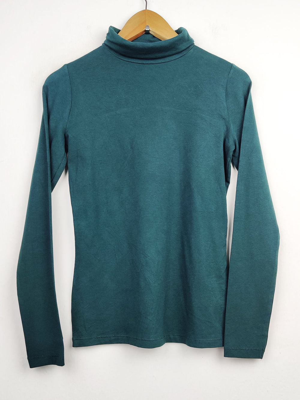 Buy online pre-used pre-loved 100% authentic & Original branded Tu (SWT-2747) available in Pakistan. Top international brands avilable.