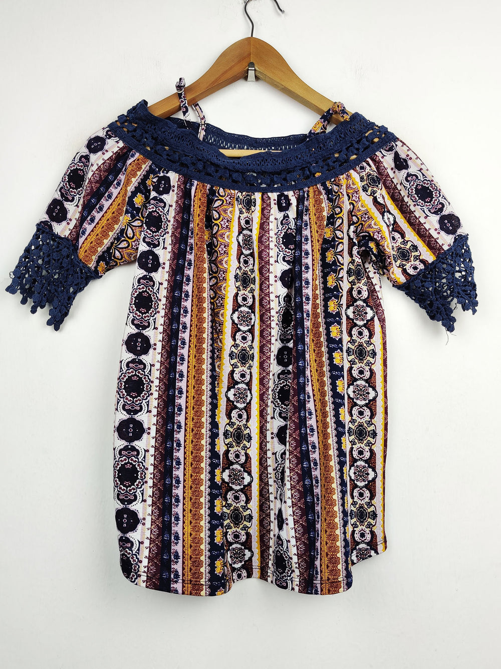 Buy online pre-used pre-loved 100% authentic & Original branded Colosseum (SWT-2858) available in Pakistan. Top international brands avilable.