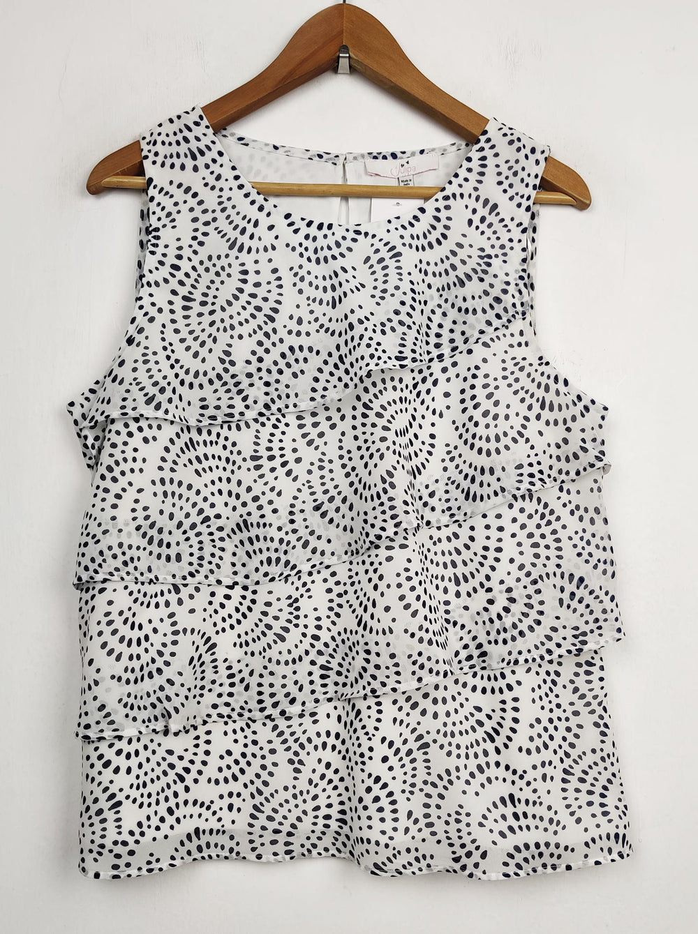 Buy online pre-used pre-loved 100% authentic & Original branded Julipa (SWT-2891) available in Pakistan. Top international brands avilable.