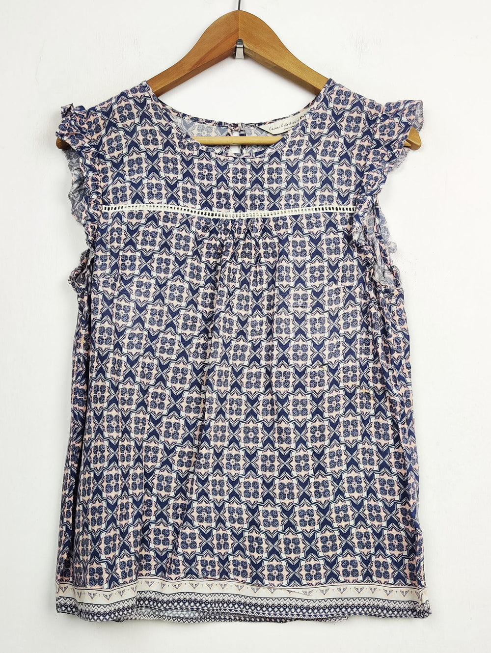 Buy online pre-used pre-loved 100% authentic & Original branded F&F (SWT-2901) available in Pakistan. Top international brands avilable.