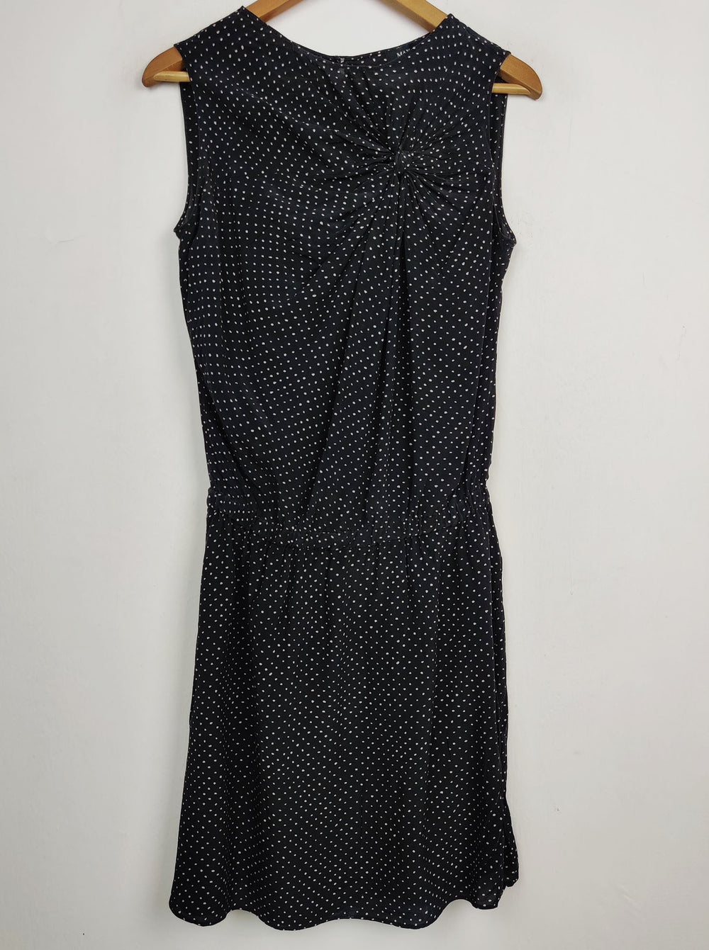 Buy online pre-used pre-loved 100% authentic & Original branded Max&Co (SWT-2922) available in Pakistan. Top international brands avilable.