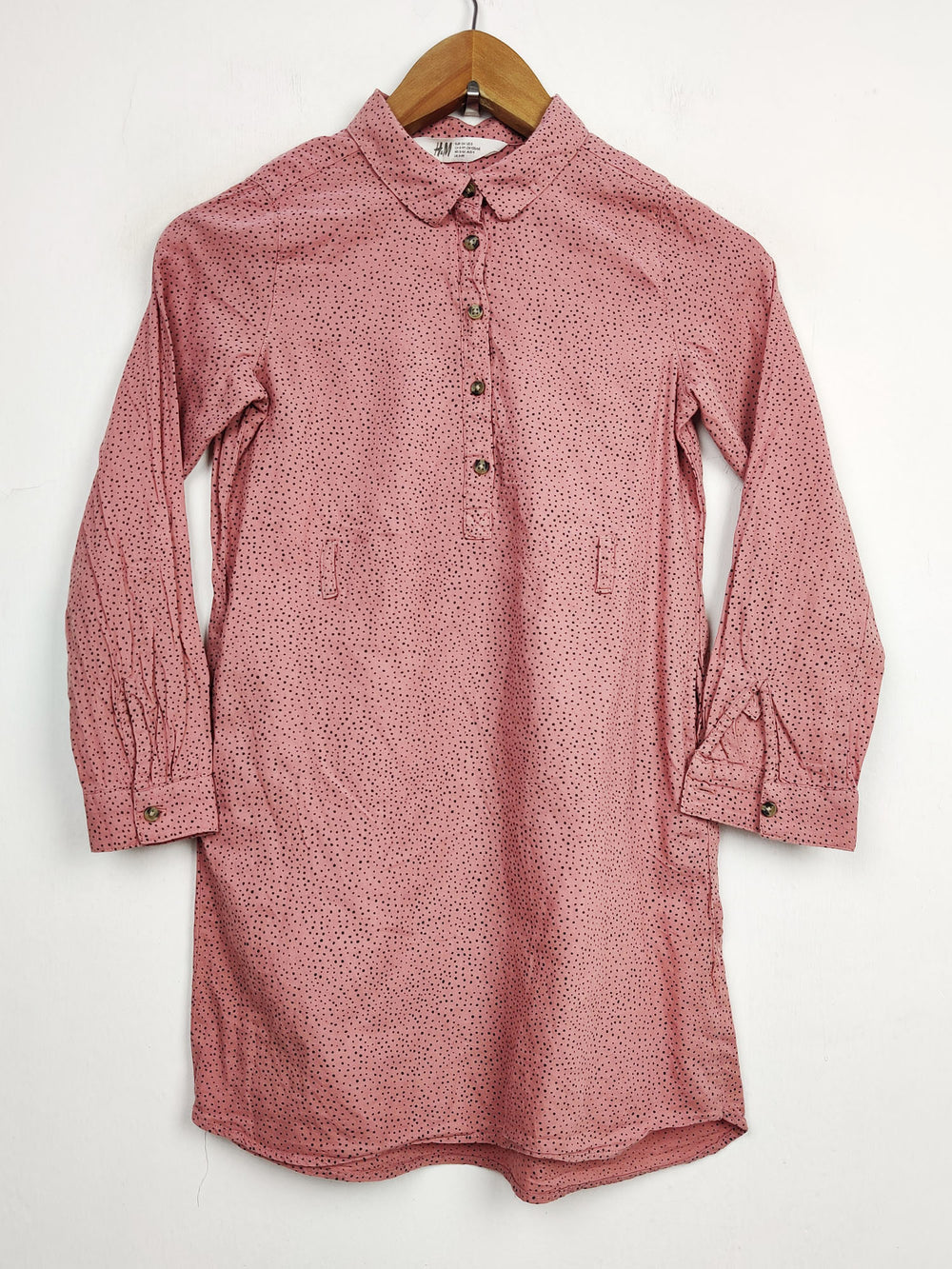 Buy online pre-used pre-loved 100% authentic & Original branded H&M (SWT-2939) available in Pakistan. Top international brands avilable.