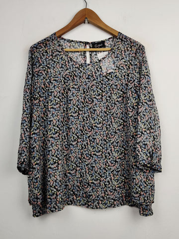 Buy online pre-used pre-loved 100% authentic & Original branded Gina (SWT-3041) available in Pakistan. Top international brands avilable.