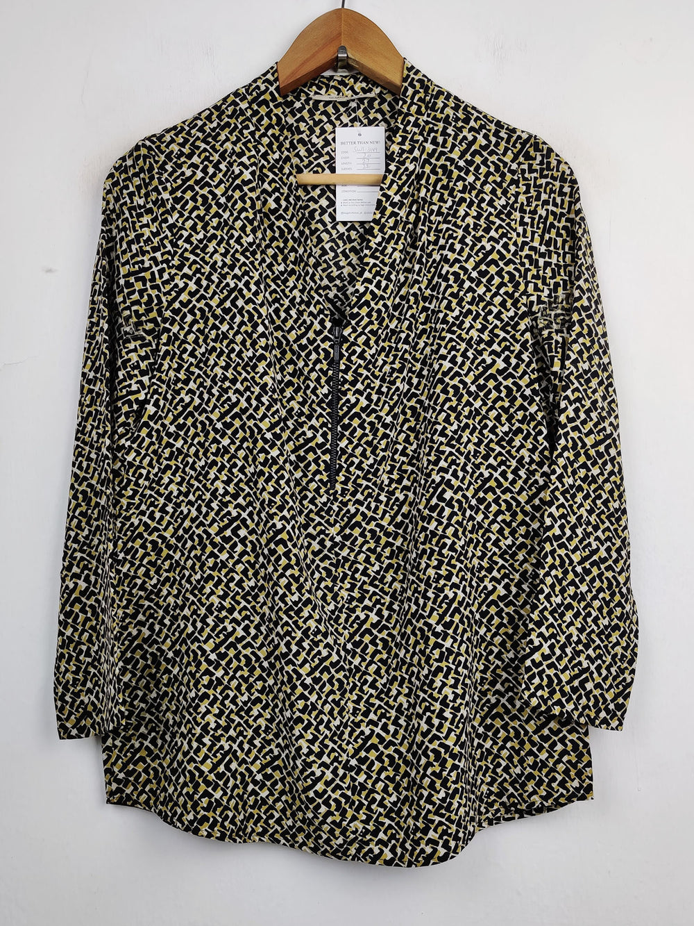 Buy online pre-used pre-loved 100% authentic & Original branded Gerard Darel (SWT-3149) available in Pakistan. Top international brands avilable.