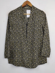 Buy online pre-used pre-loved 100% authentic & Original branded Gerard Darel (SWT-3149) available in Pakistan. Top international brands avilable.