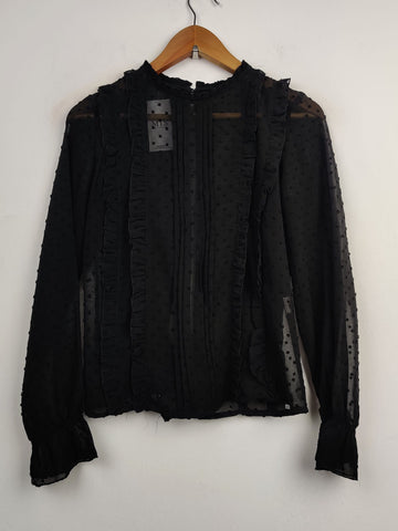 Buy online pre-used pre-loved 100% authentic & Original branded Zara (SWT-3183) available in Pakistan. Top international brands avilable.