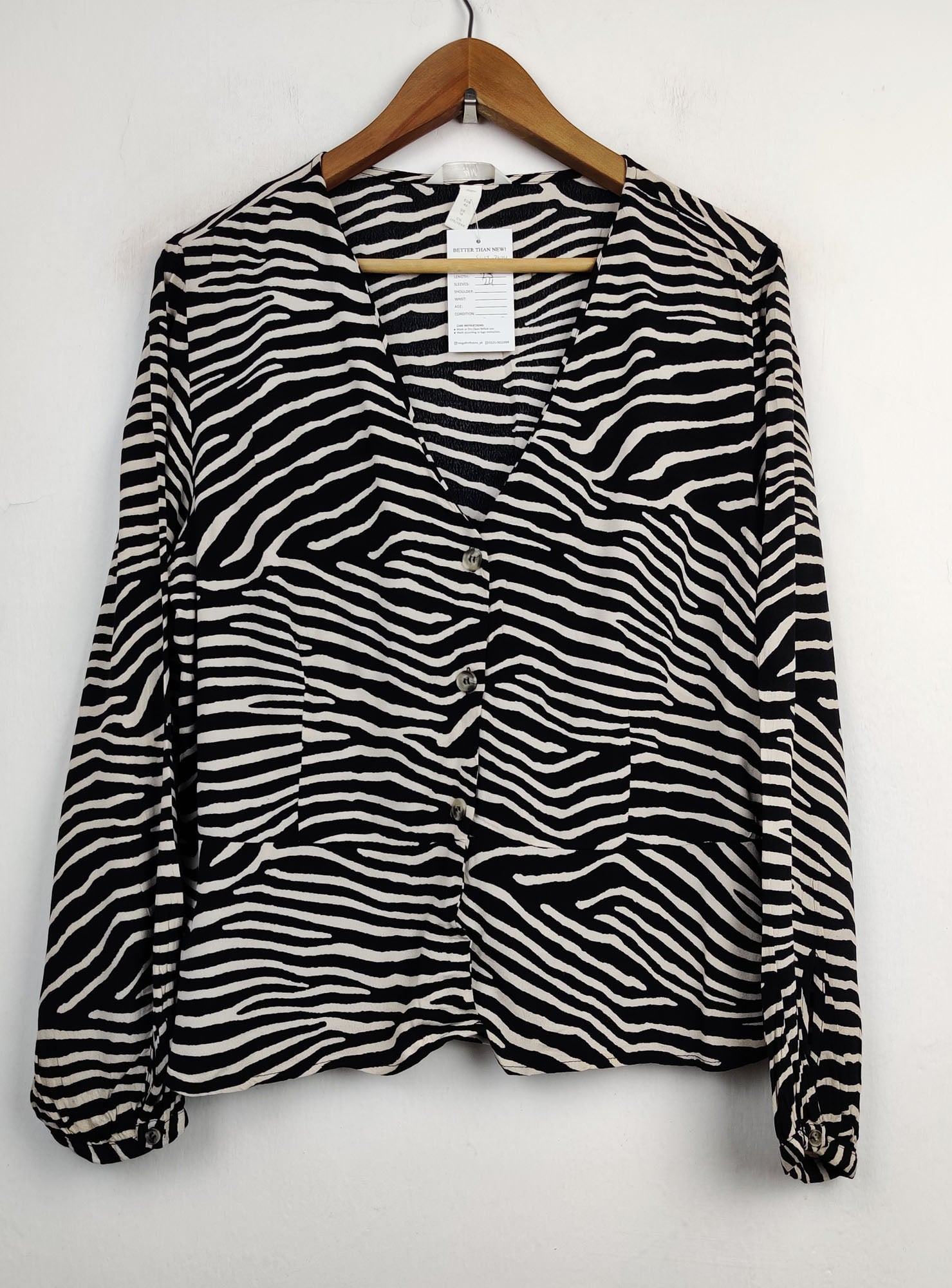 Buy online pre-used pre-loved 100% authentic & Original branded H&M (SWT-3184) available in Pakistan. Top international brands avilable.