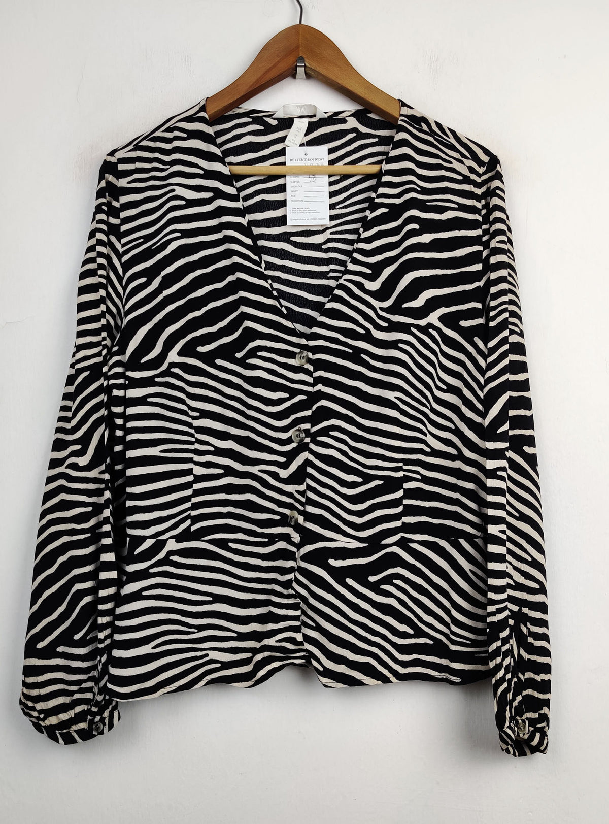 Buy online pre-used pre-loved 100% authentic & Original branded H&M (SWT-3184) available in Pakistan. Top international brands avilable.