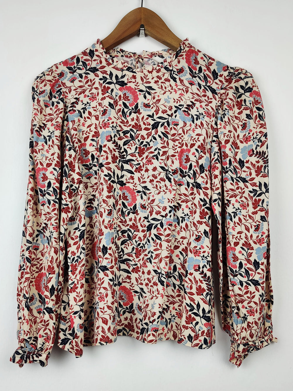 Buy online pre-used pre-loved 100% authentic & Original branded Primark (SWT-320) available in Pakistan. Top international brands avilable.