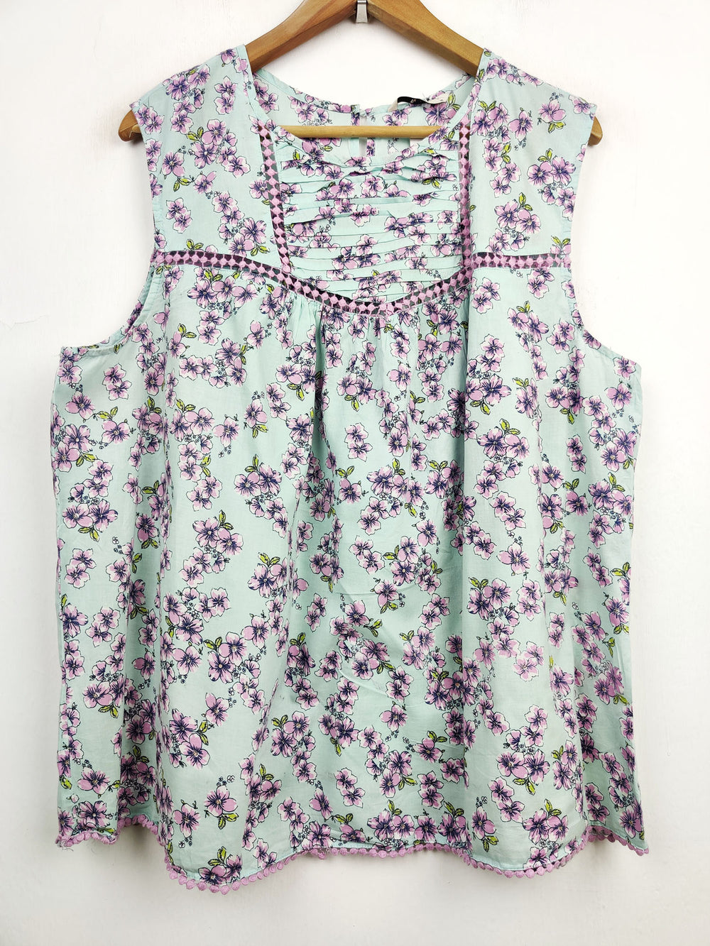 Buy online pre-used pre-loved 100% authentic & Original branded Tu (SWT-3239) available in Pakistan. Top international brands avilable.