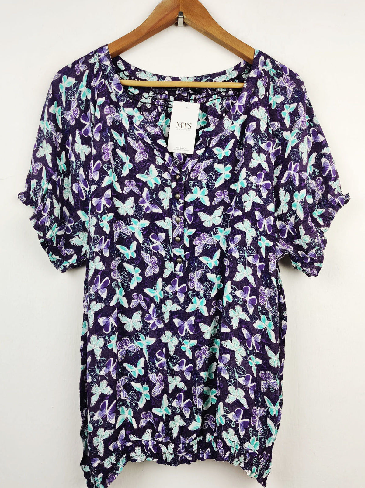 Buy online pre-used pre-loved 100% authentic & Original branded Bm Casual (SWT-3317) available in Pakistan. Top international brands avilable.