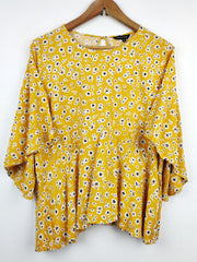 Buy online pre-used pre-loved 100% authentic & Original branded Peacocks (SWT-3354) available in Pakistan. Top international brands avilable.