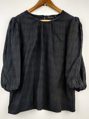 Buy online pre-used pre-loved 100% authentic & Original branded George (SWT-3387) available in Pakistan. Top international brands avilable.