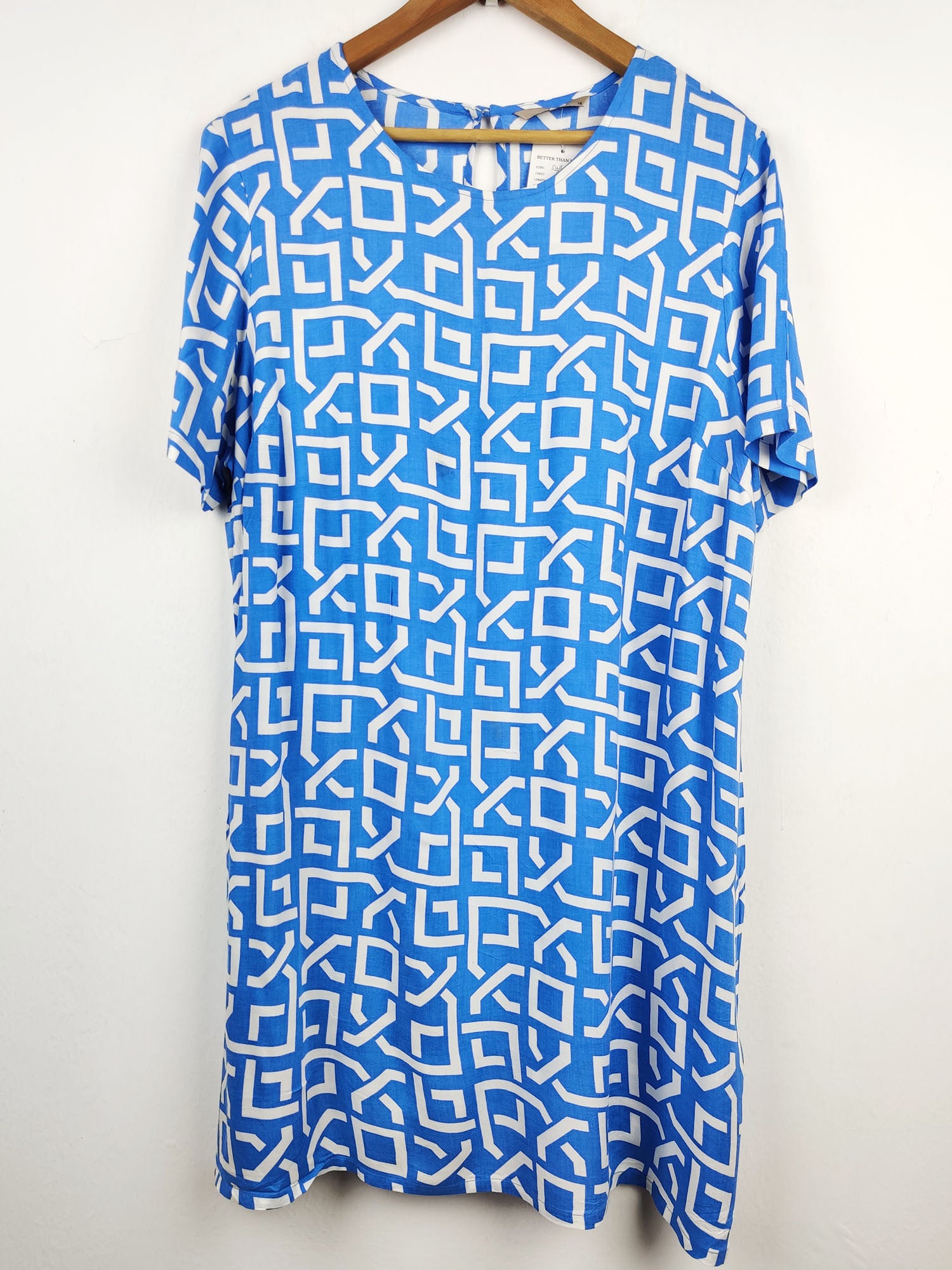Buy online pre-used pre-loved 100% authentic & Original branded Tu (SWT-3390) available in Pakistan. Top international brands avilable.