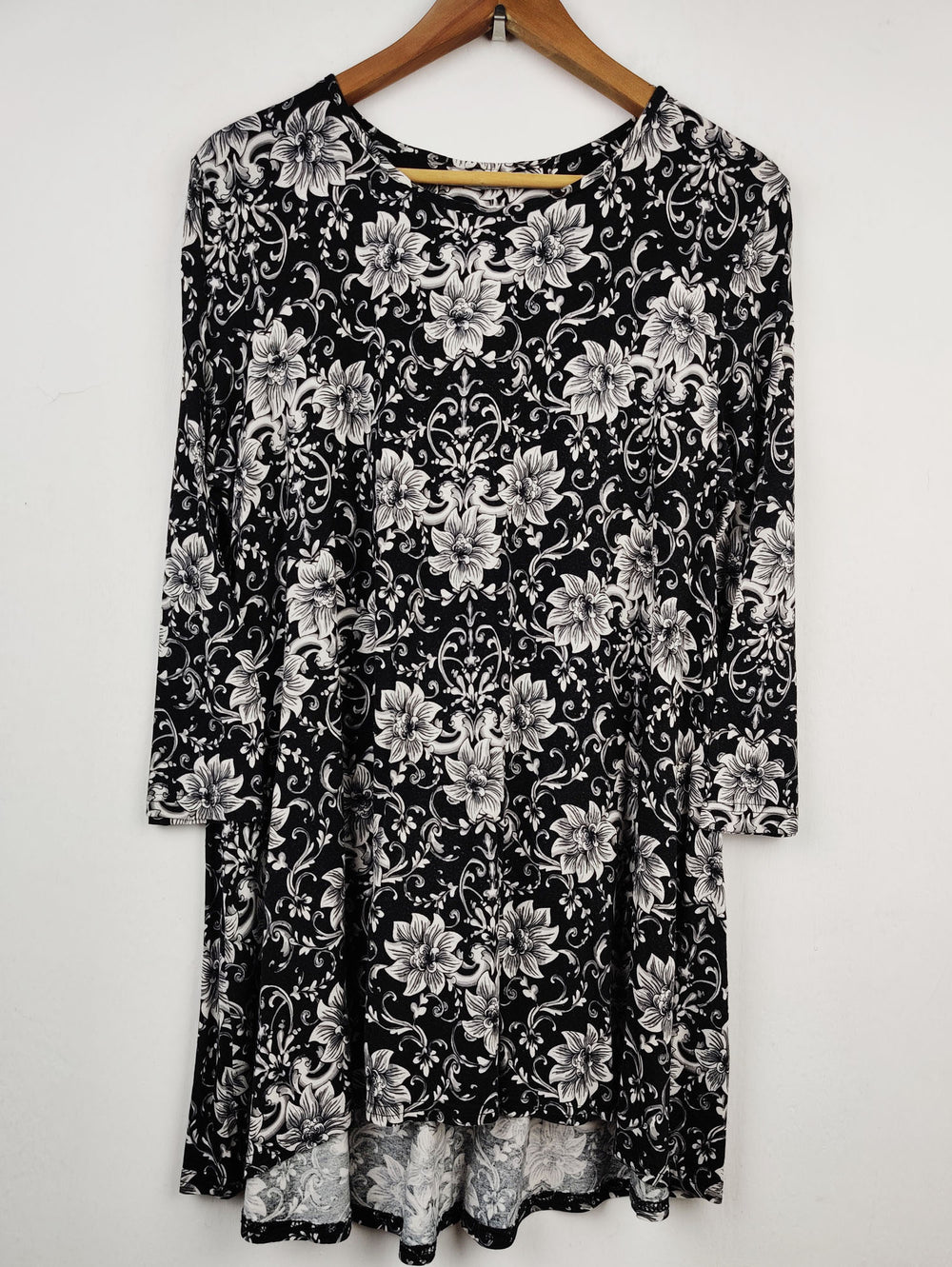 Buy online pre-used pre-loved 100% authentic & Original branded Tu (SWT-3394) available in Pakistan. Top international brands avilable.