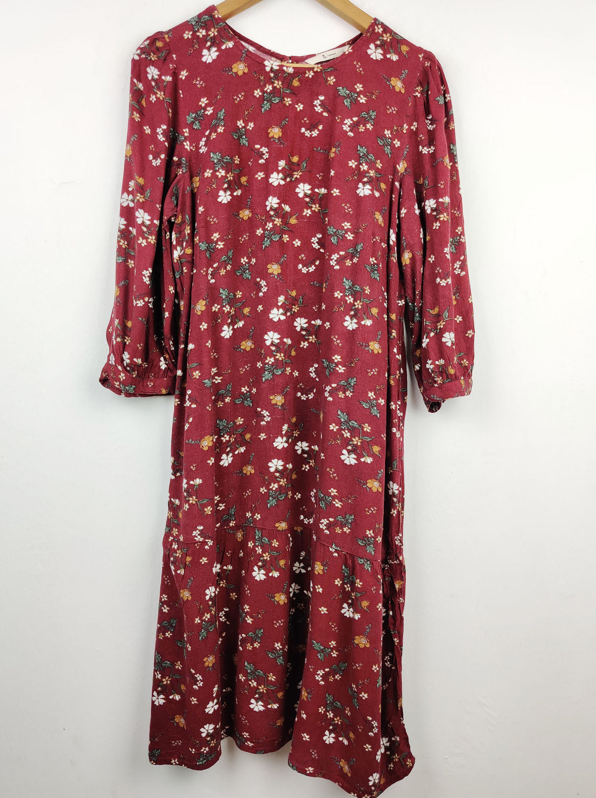 Buy online pre-used pre-loved 100% authentic & Original branded Tu (SWT-3398) available in Pakistan. Top international brands avilable.