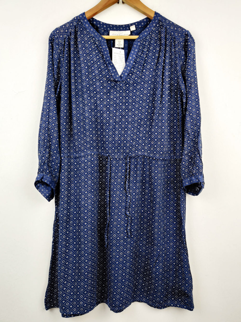 Buy online pre-used pre-loved 100% authentic & Original branded H&M (SWT-3404) available in Pakistan. Top international brands avilable.