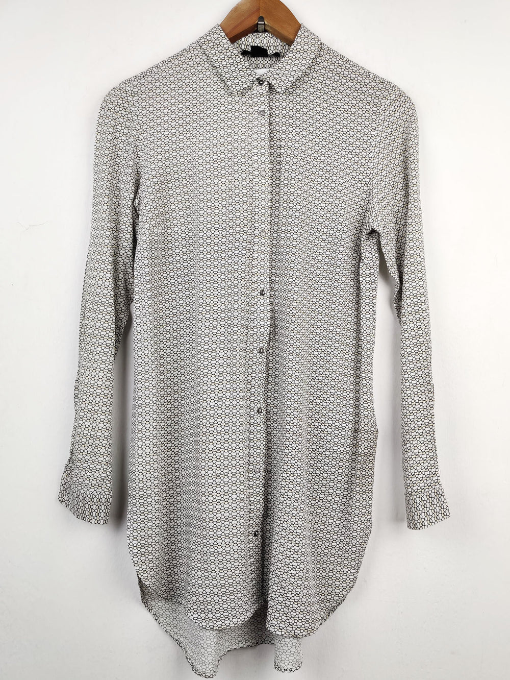 Buy online pre-used pre-loved 100% authentic & Original branded Esmara (SWT-3419) available in Pakistan. Top international brands avilable.